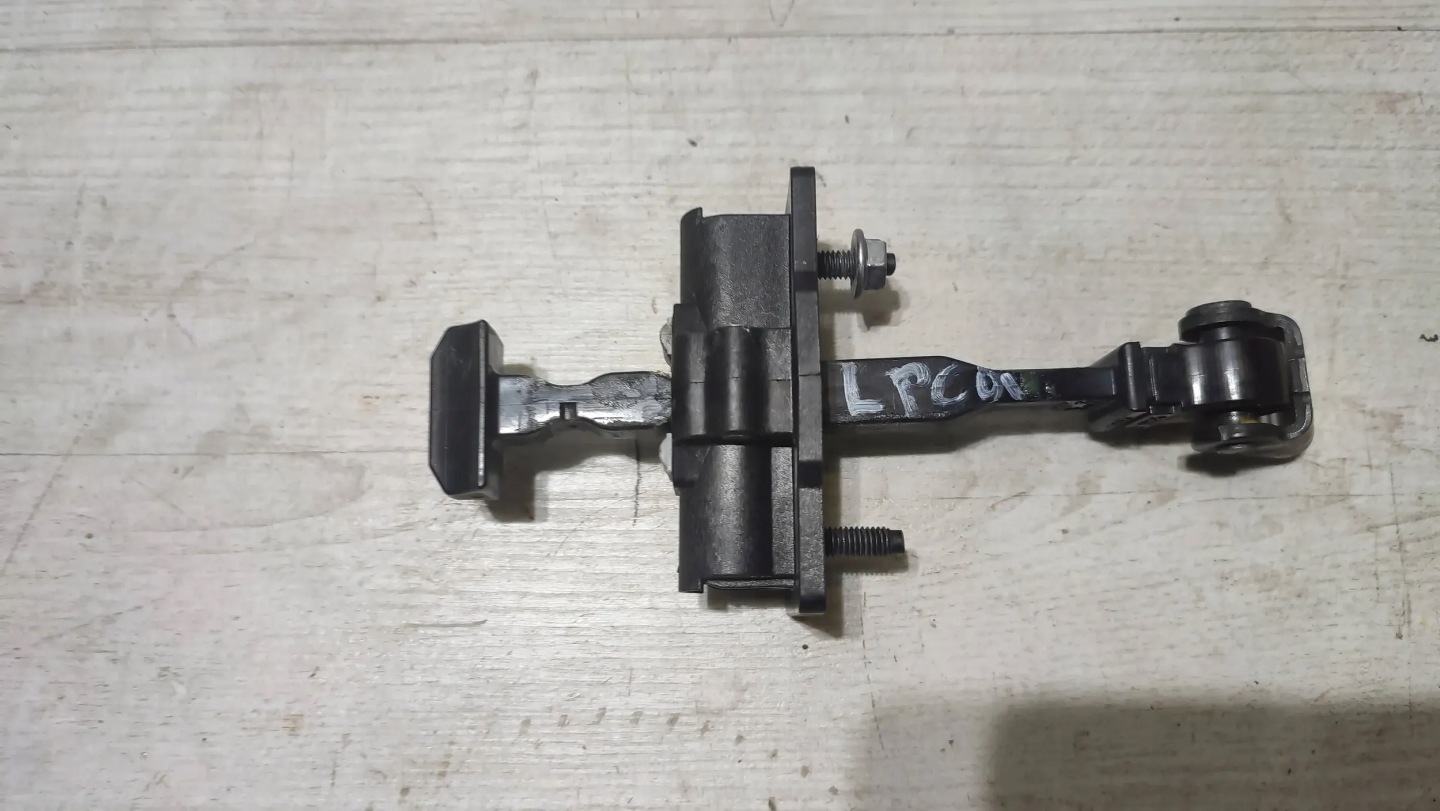 Opel Corsa F 1.2 22r. front side left limiter door