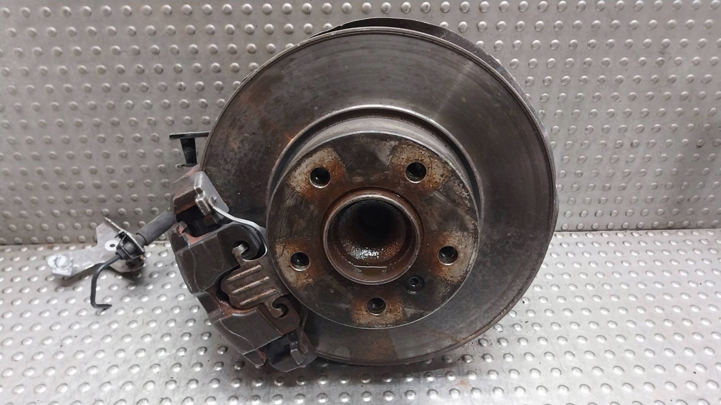 swing of the pivot caliper right front 6764444 BMW E90 E91 E92 E93 E81 E82 E87