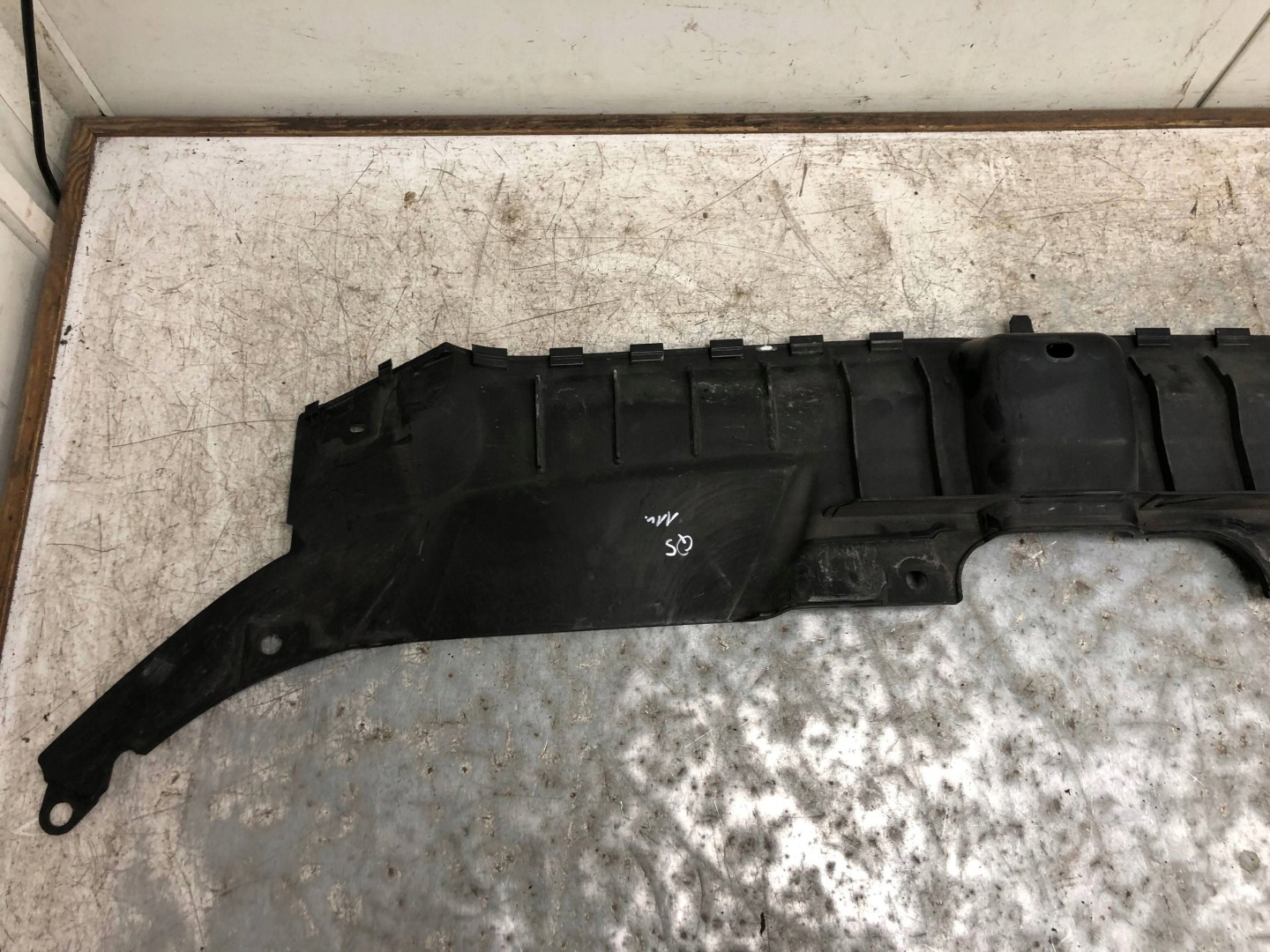 kryt stěny předek předního AUDI Q5 8R0807081