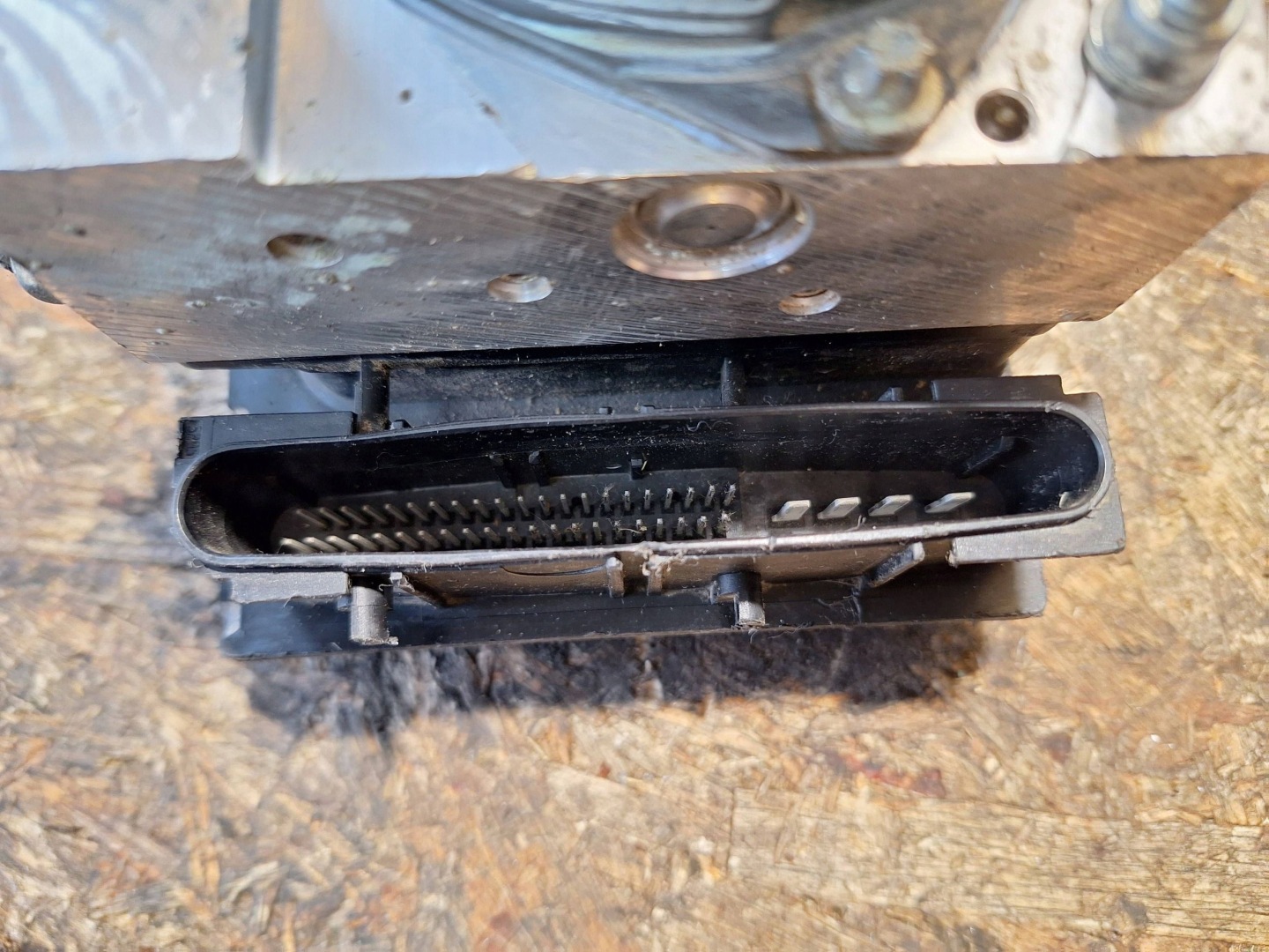pump control unit ABS 0265230199 0265950923 27536SC002 SUBARU FORESTER III