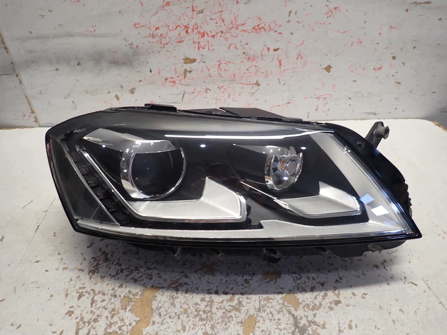 light front front right VW PASSAT B7 2010- BI-XENON SKR 3AB941752