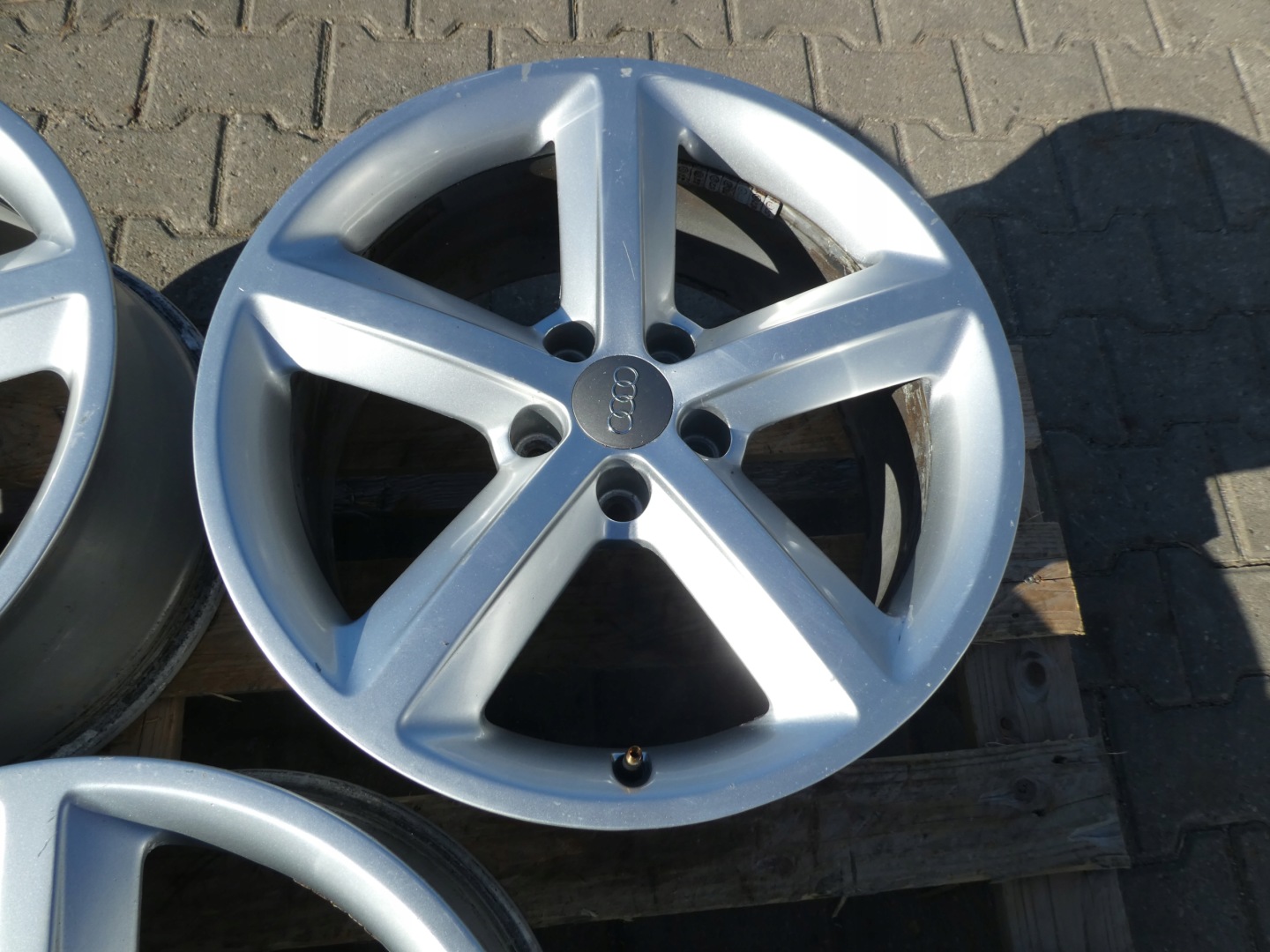 4X ALU discs original AUDI 8T0601025M