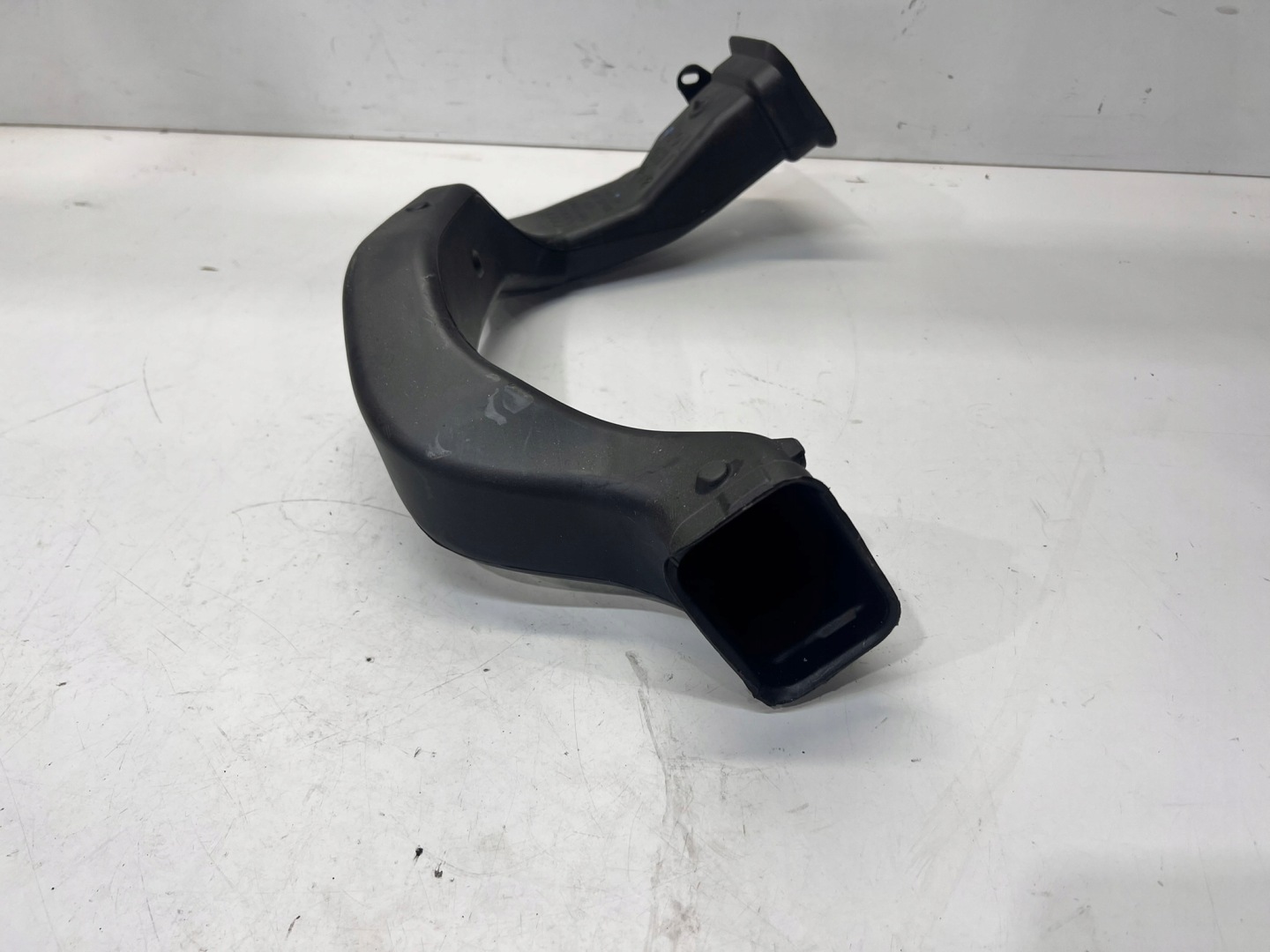 drain POWIETRZNY AUDI Q5 FY 80B819726