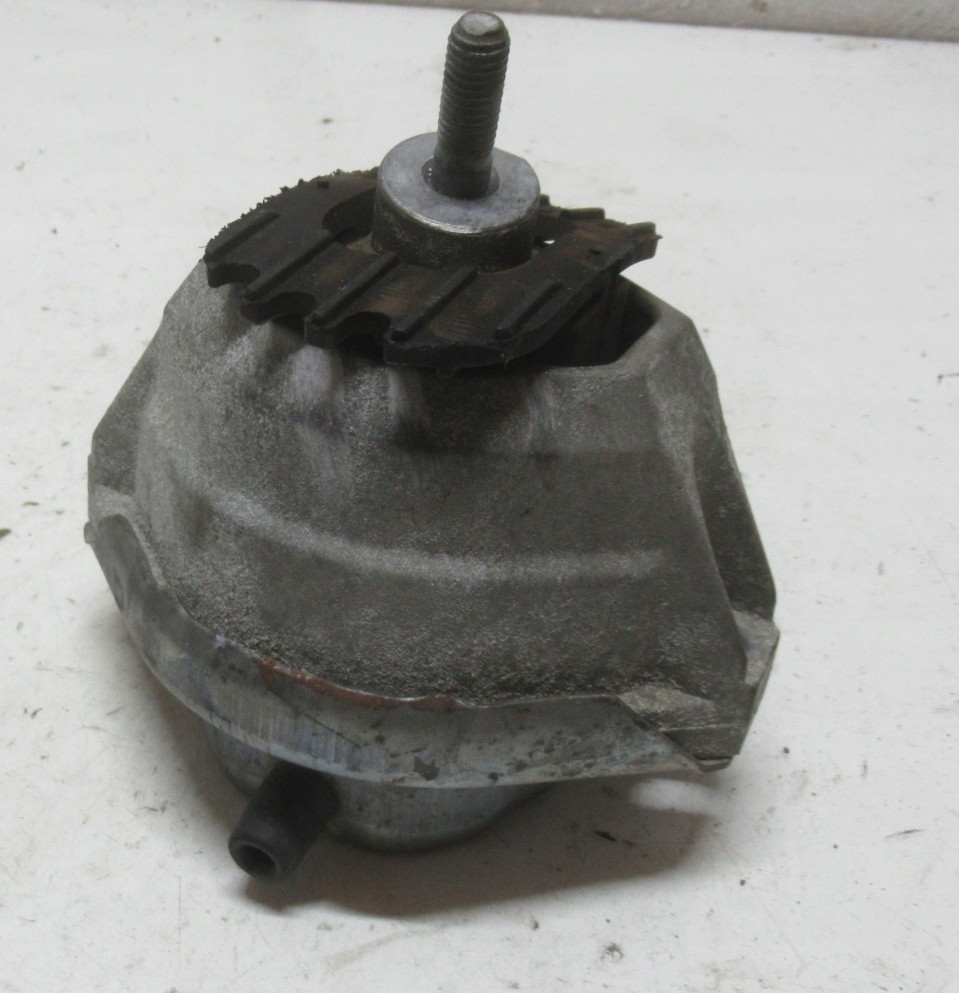 BMW E60 3.0 LCI 08R engine mount right 6775028