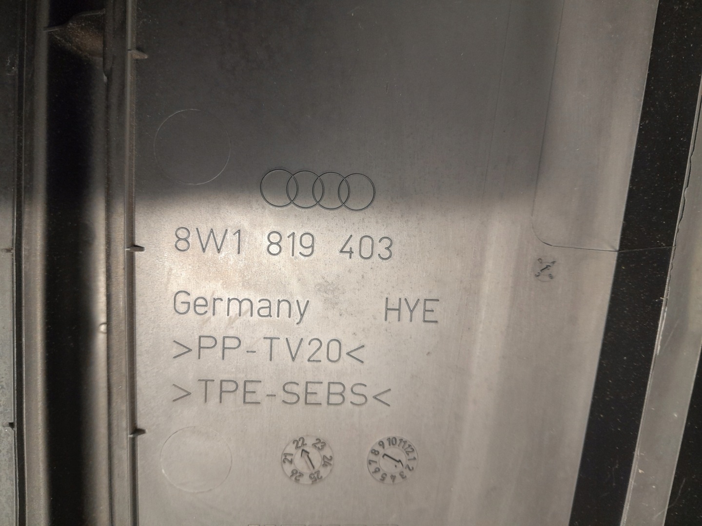 AUDI A4 B9 LIFT torpedo 8W1819403