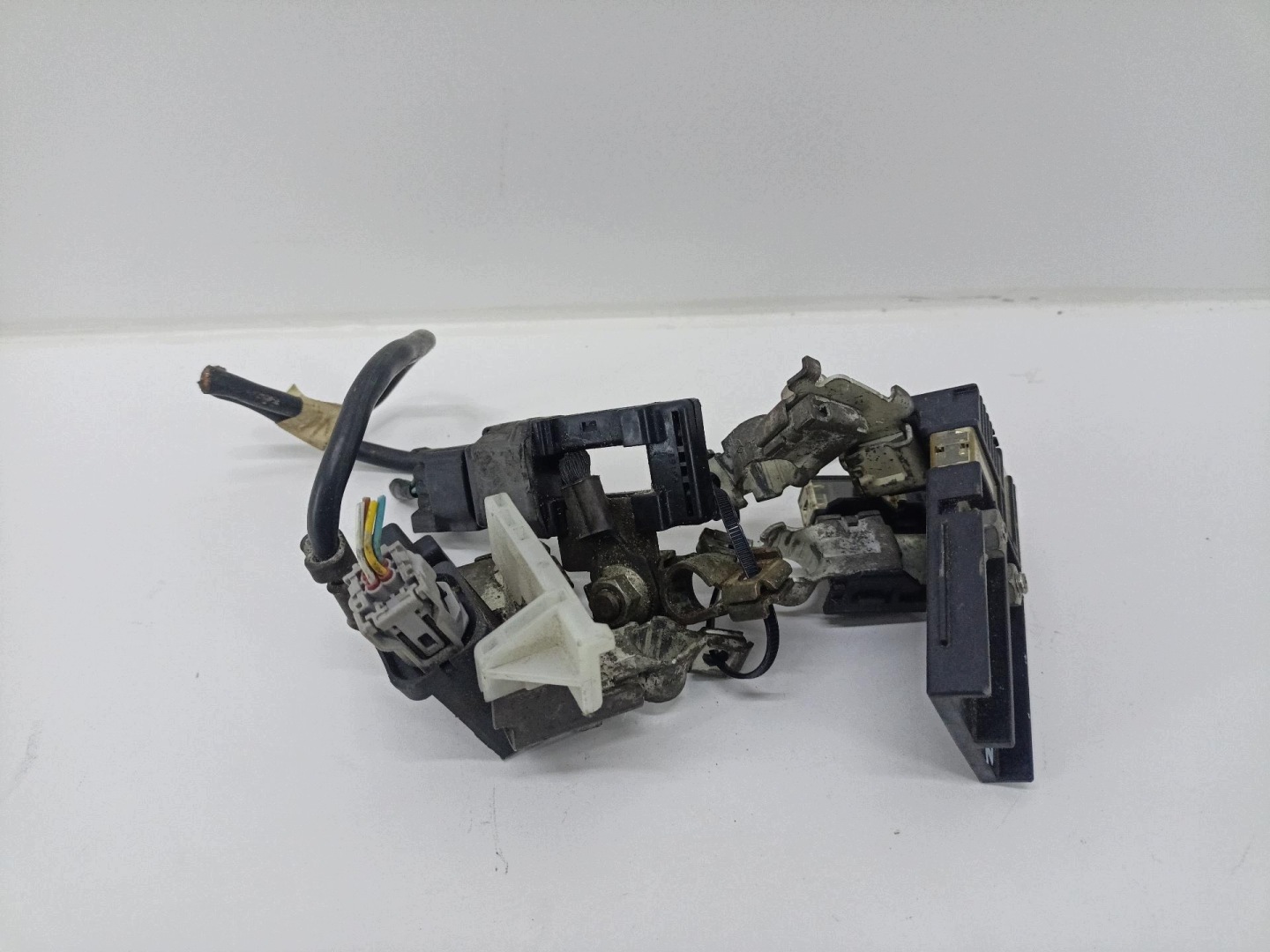 borne cable pôle négatif Mazda 3 2 BL 2010