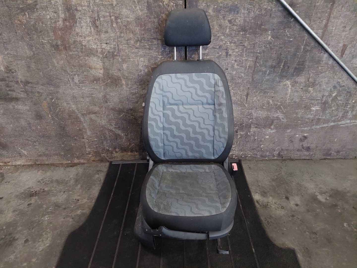 seat right front SKODA ROOMSTER and