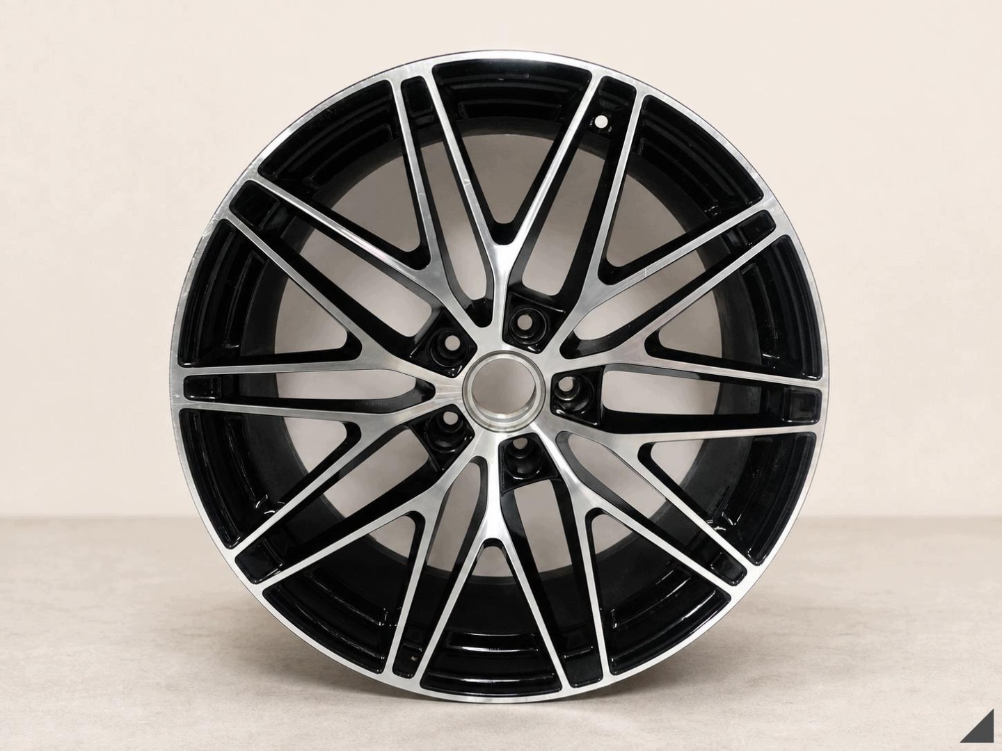 PORSCHE MACAN 95C RS SPYDER design disk disk 9,0Jx22 ET29 5x130 QO1