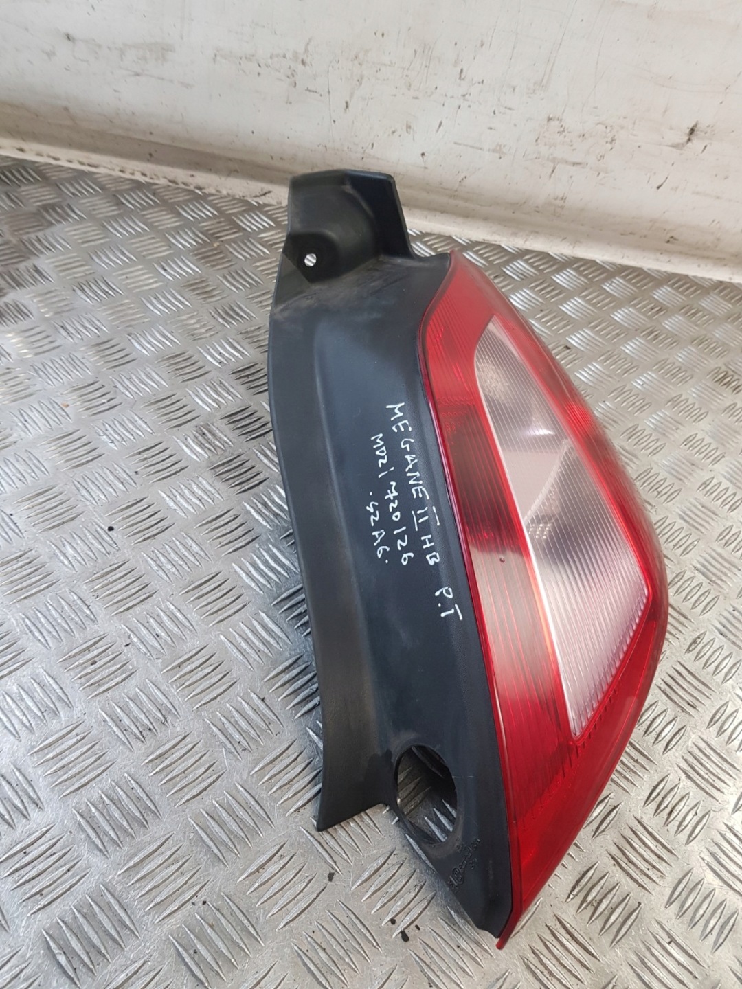 light right rear part 8200073237 RENAULT MEGANE II HB 03R