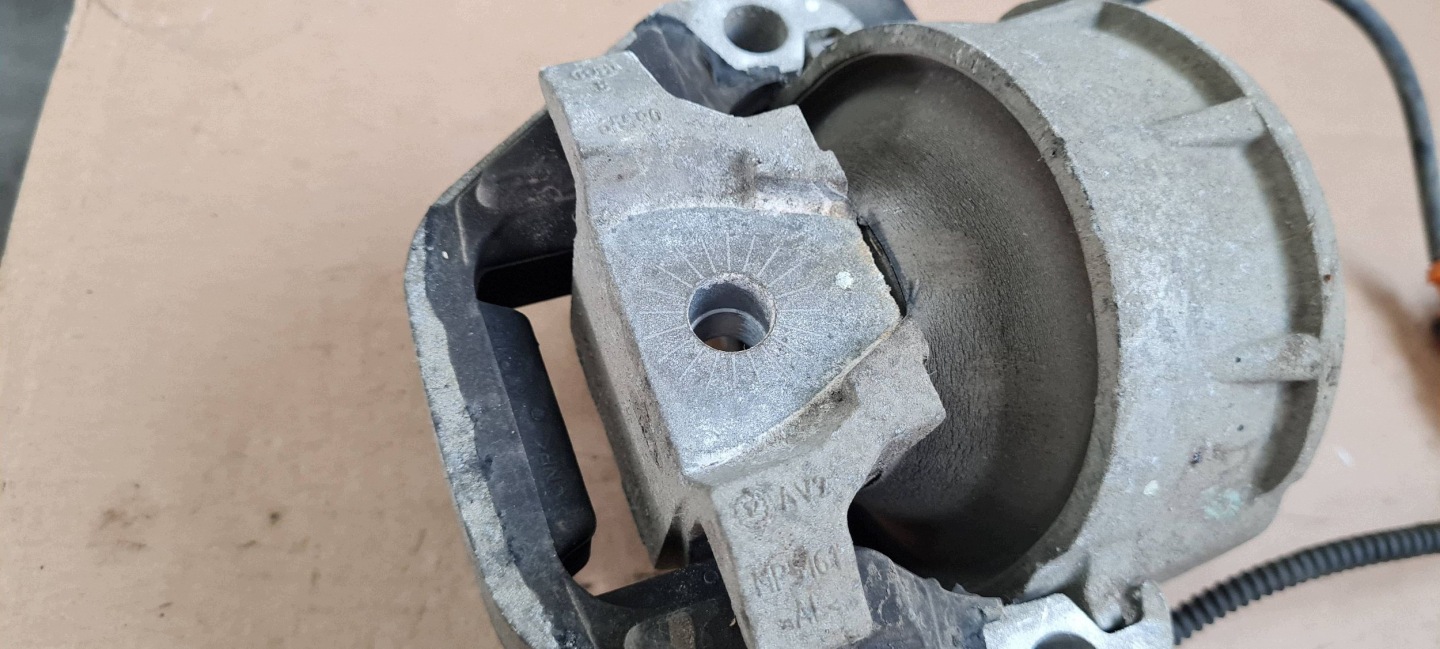A7 4G engine mount left 3.0 TDI CDU 4G0199381LG A6 C7 4G