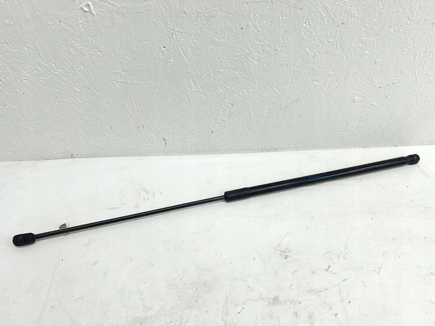 damper bonnets VW PASSAT B7 3AA823359A
