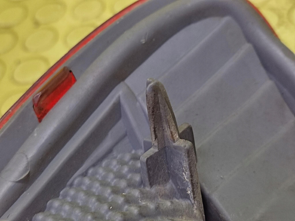 TOYOTA YARIS and light right rear part