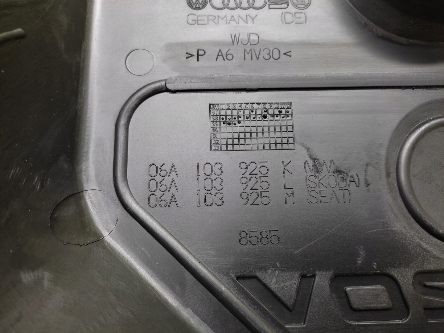 SEAT TOLEDO II motor cover 06A103925K