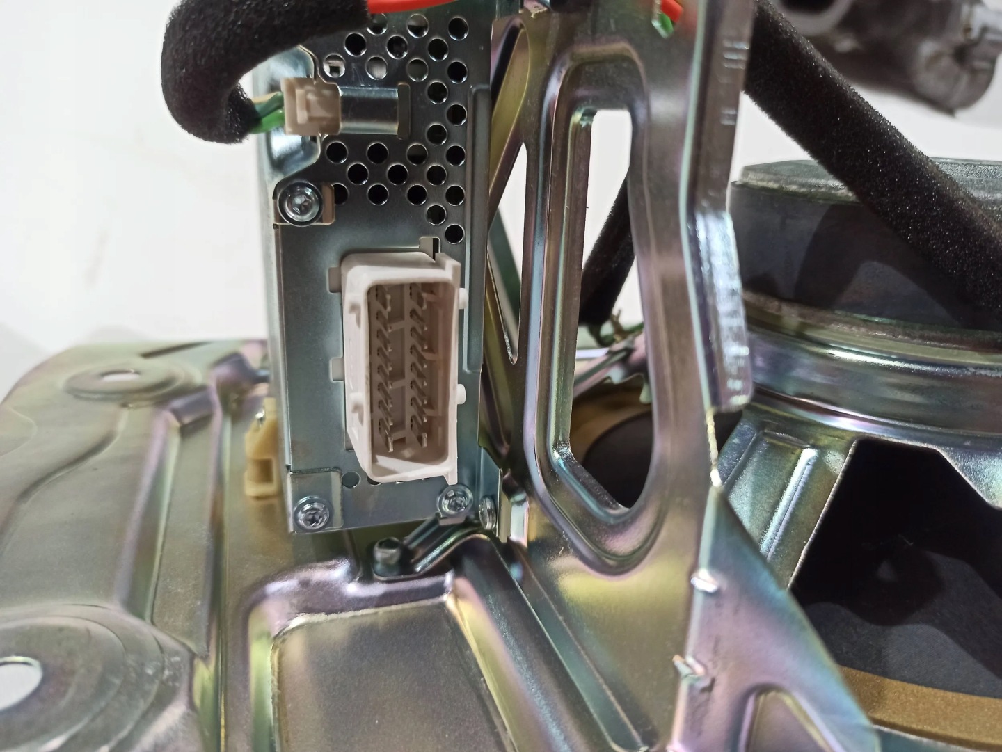 speaker subwoofer amplifier Chevrolet Camaro 2009