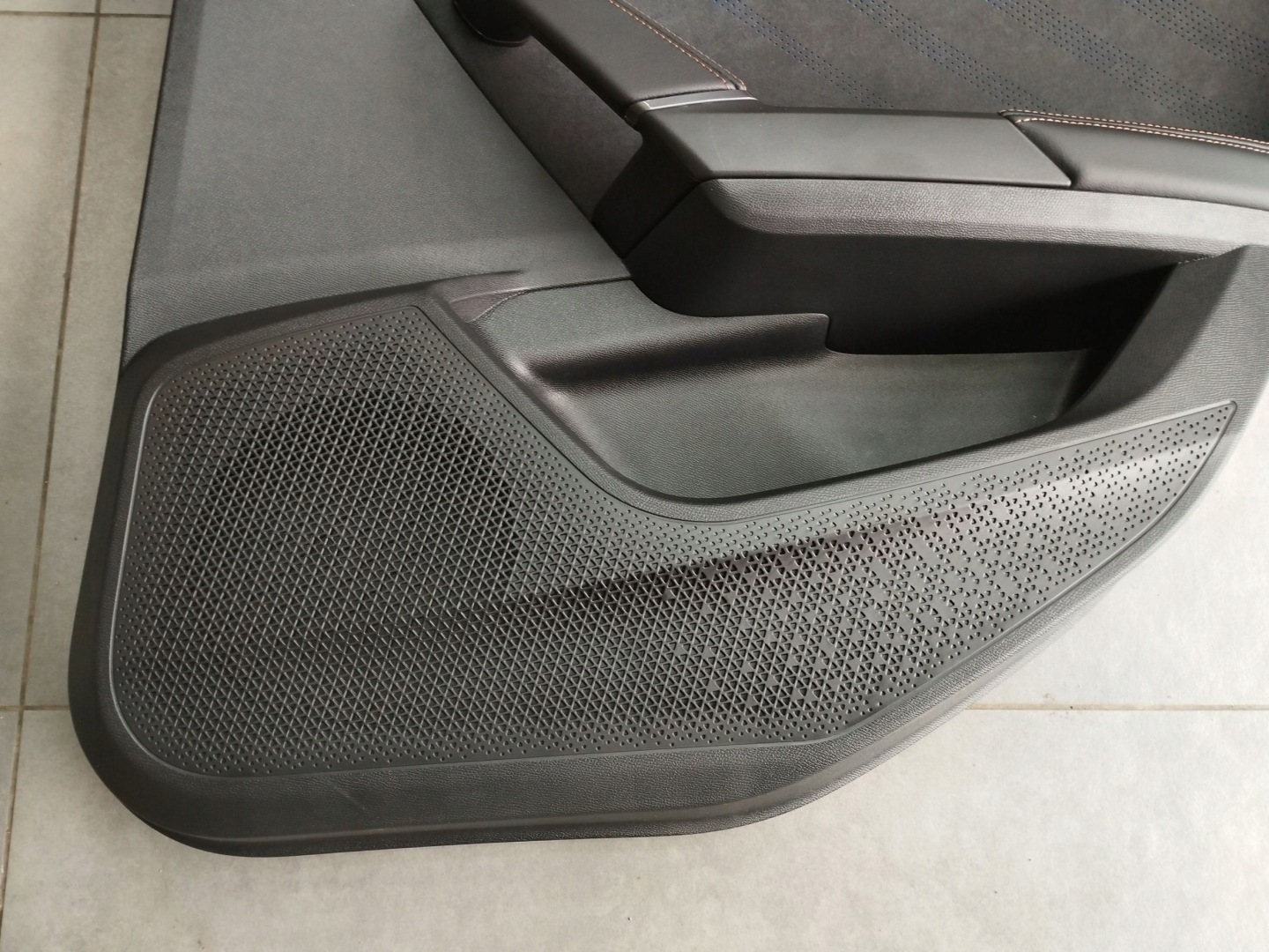 Cupra Formentor side right rear 5FF867212L