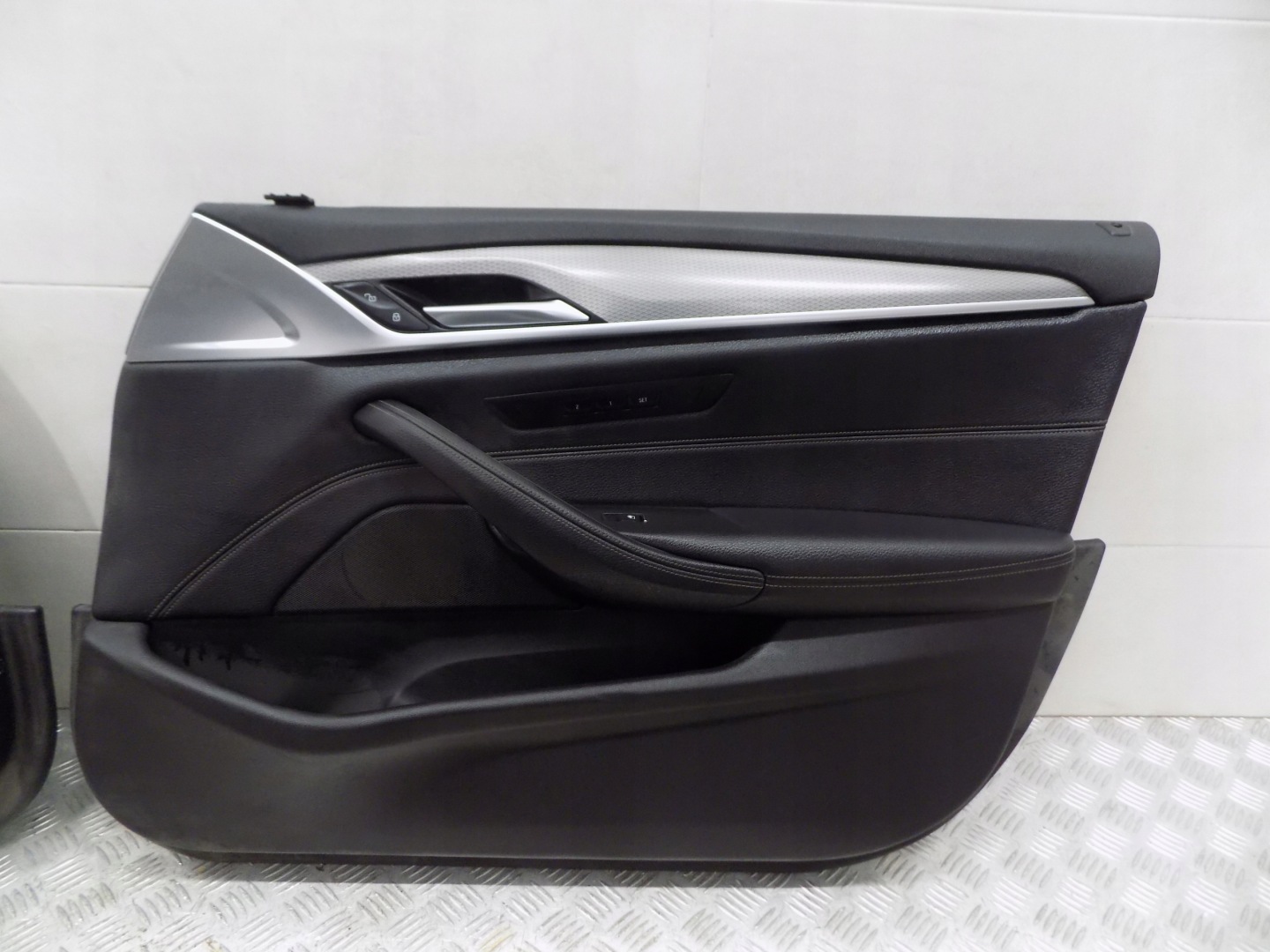 BMW G30 upholstery door side front rear part leather NIC KOMPLET