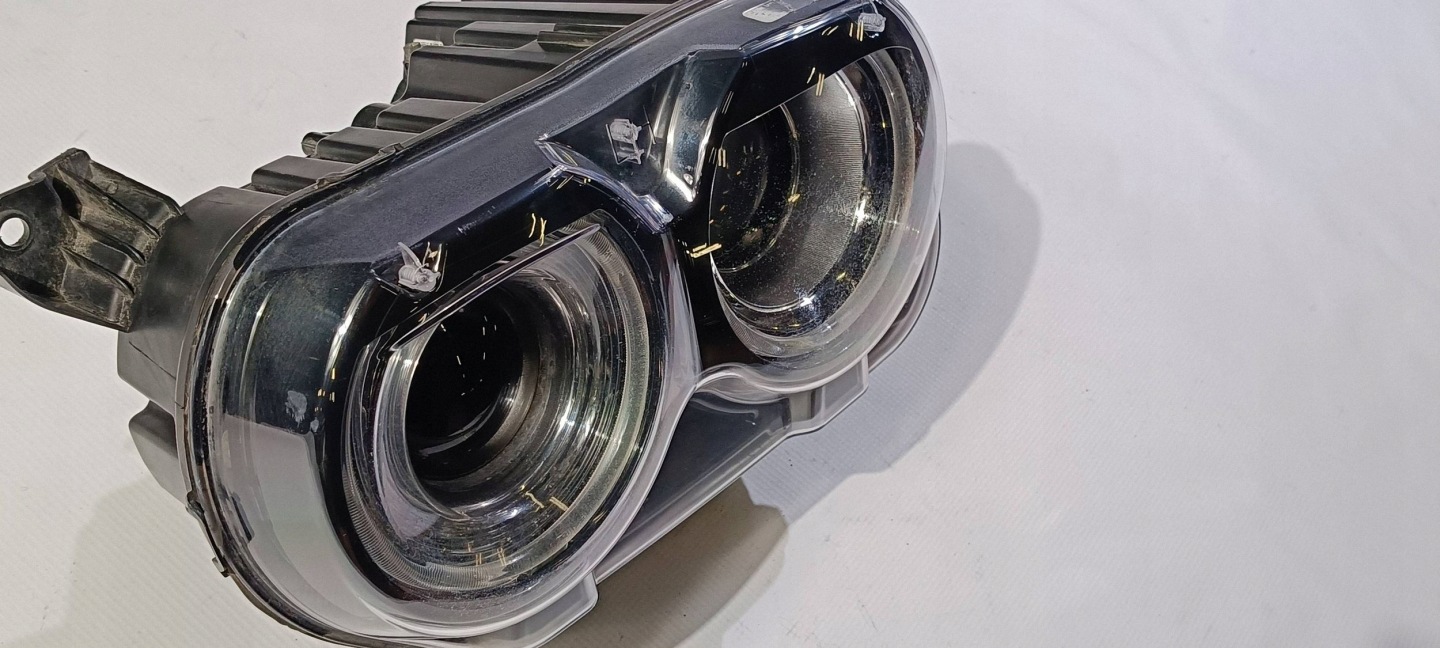 light front front left Dodge Challenger 2015