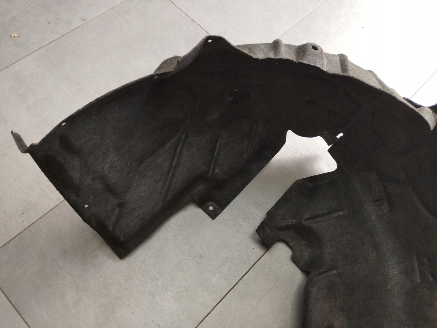 Audi A4 S4 B9 8W lift mudguard right rear. 8W0810172K