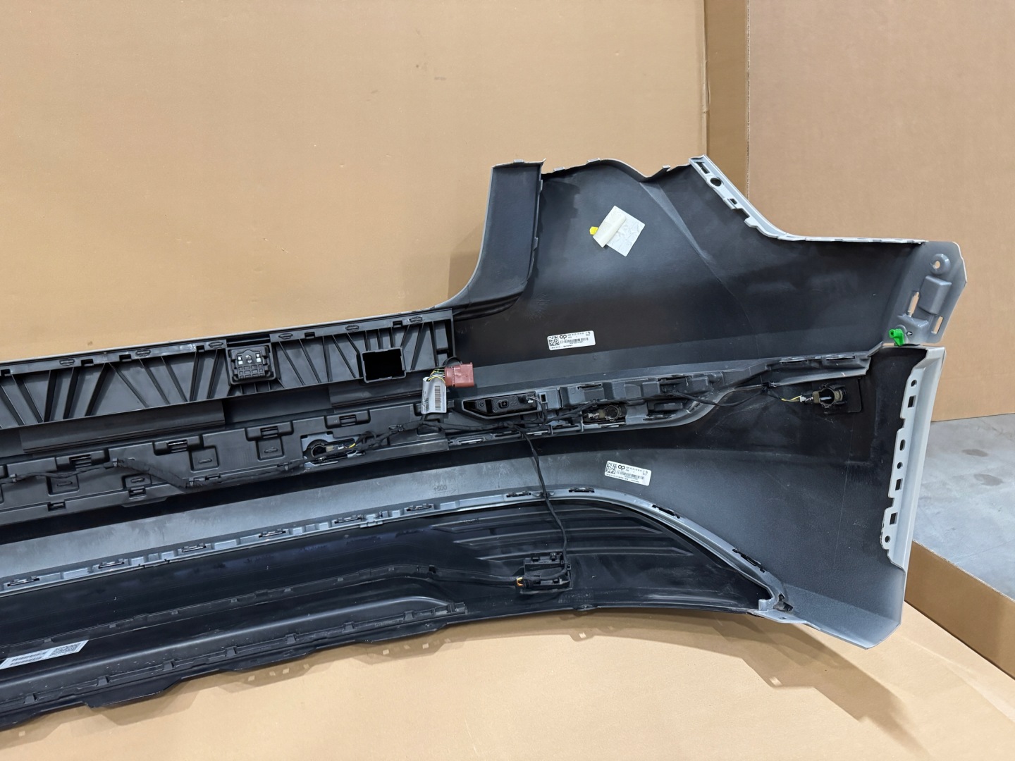 AUDI E TRON 4KE Q8 bumper rear 6xPDC 4KE807067 LZ1W 77km