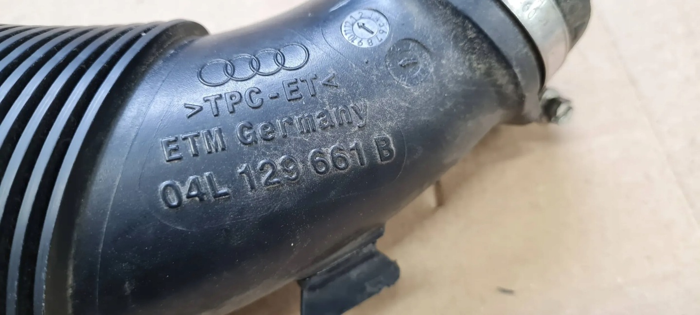 A4 B9 8W SCHLAUCH ROHR LUFT DOLOT 2.0 TDI 04L129661B