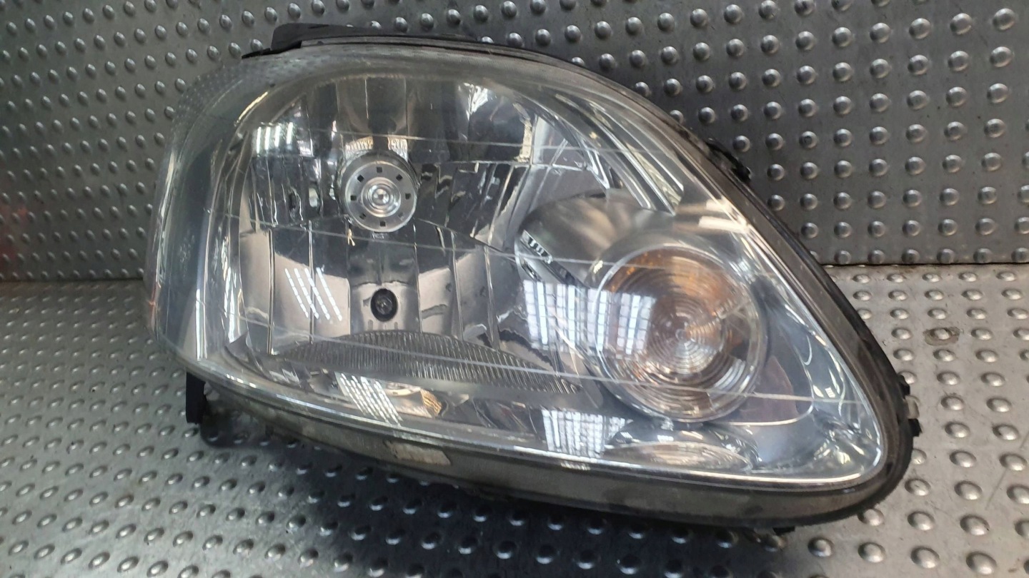 light front right VW FOX 05