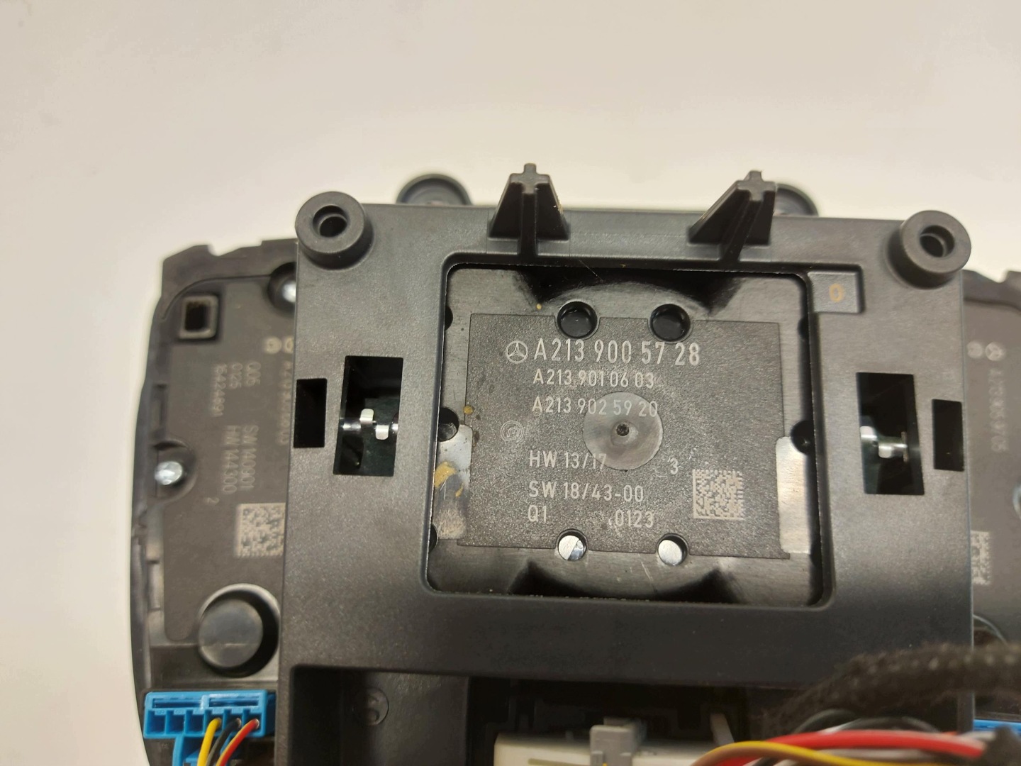 MERCEDES W213 E300de Kombi control panel IDrive A2139005728