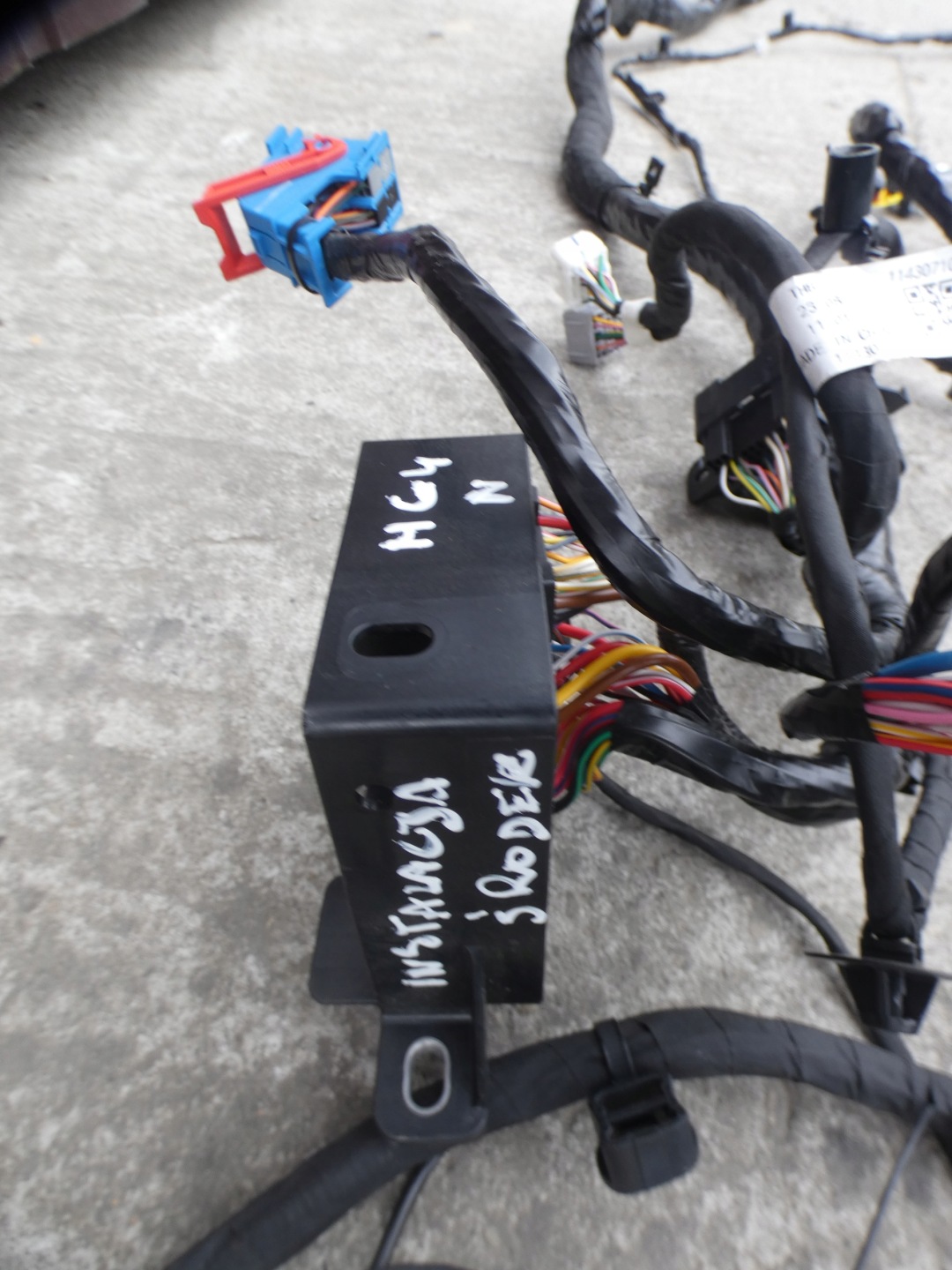 wiring bundle srodka mg4 mg 4 11430710