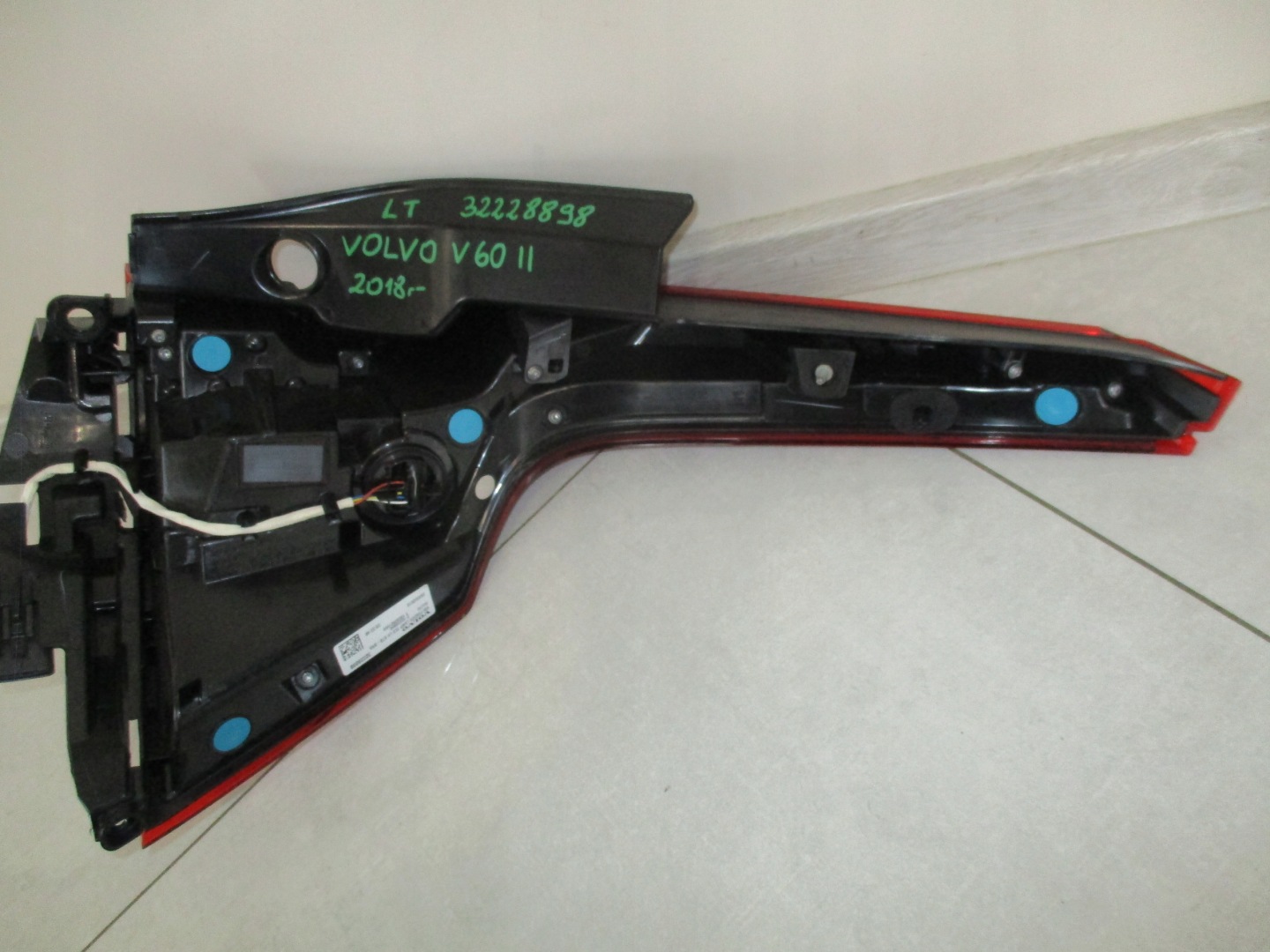 light left rear part Volvo V60 II 18r- 32228898