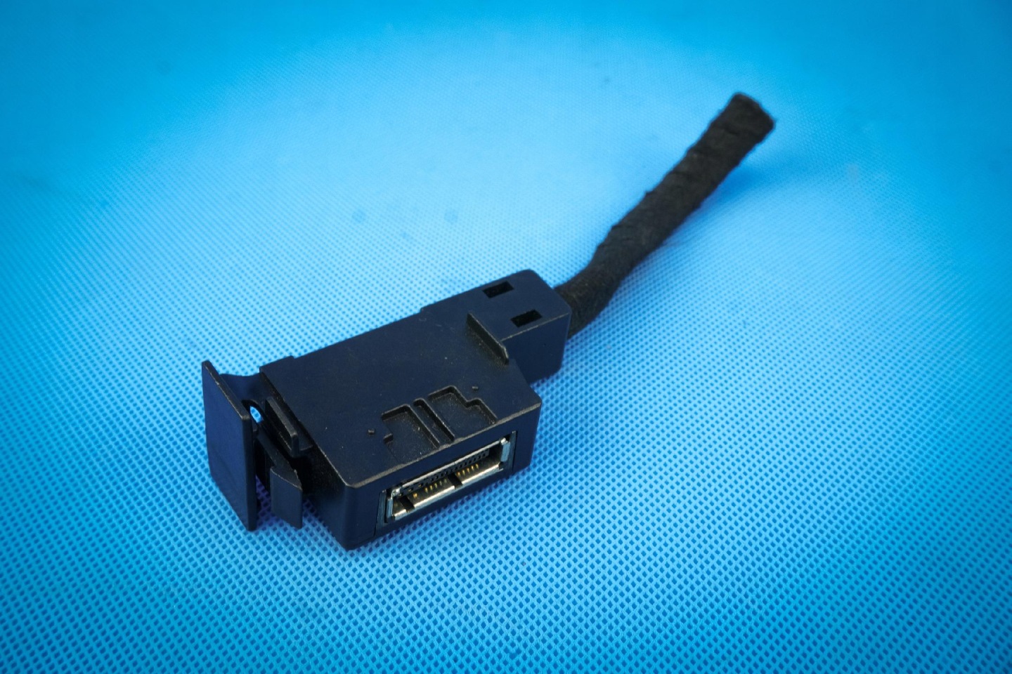 Prise kostka AMI Audi A4 A5 A6 A7 A8 4F0035727