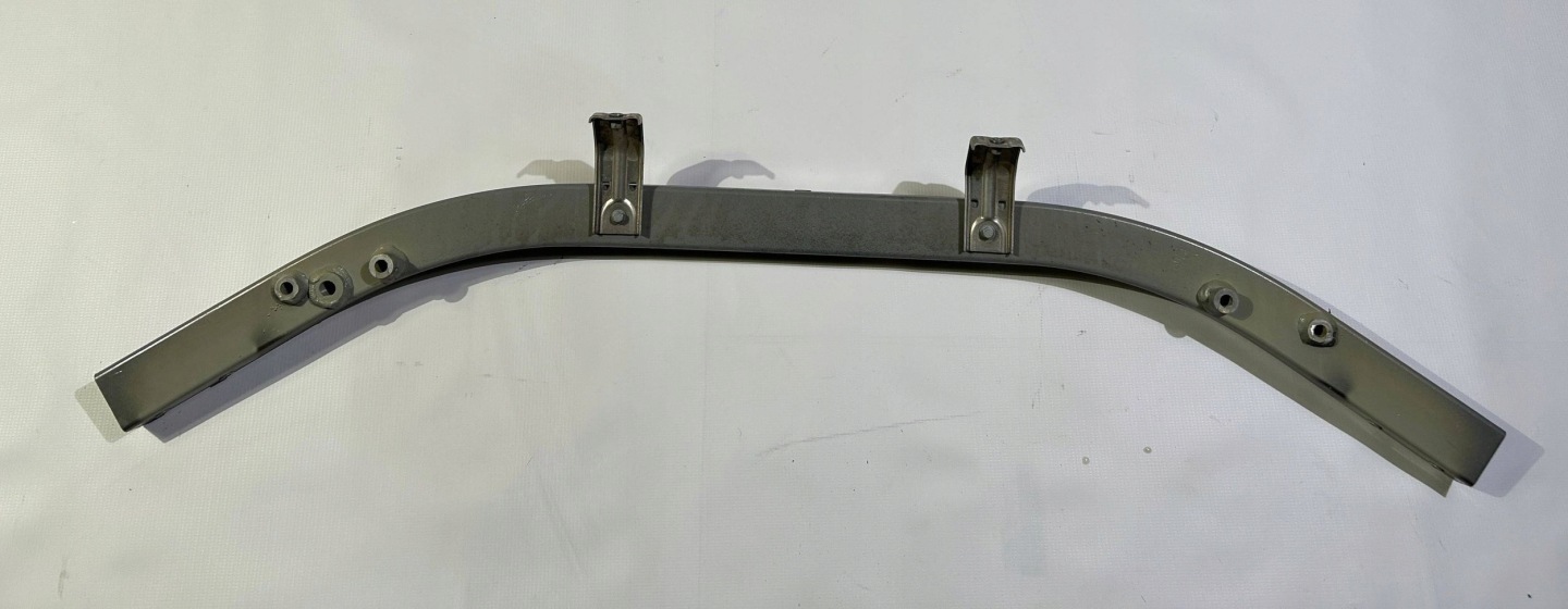 sider pillar console supports front of the front Maserati GranTurismo 2008