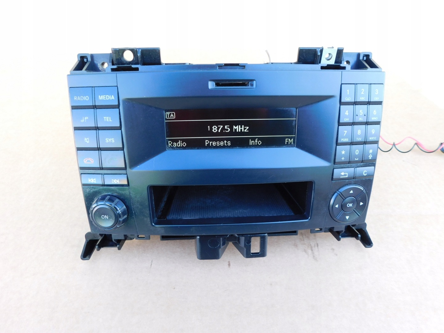 Mercedes Sprinter 906 / Crafter radio + passenger compartment kieszen holder original