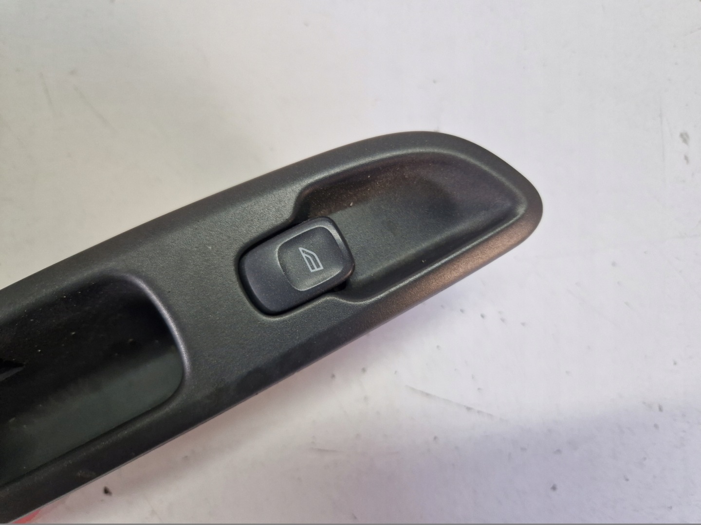 VOLVO V70 II 2 switch of control windows left rear part