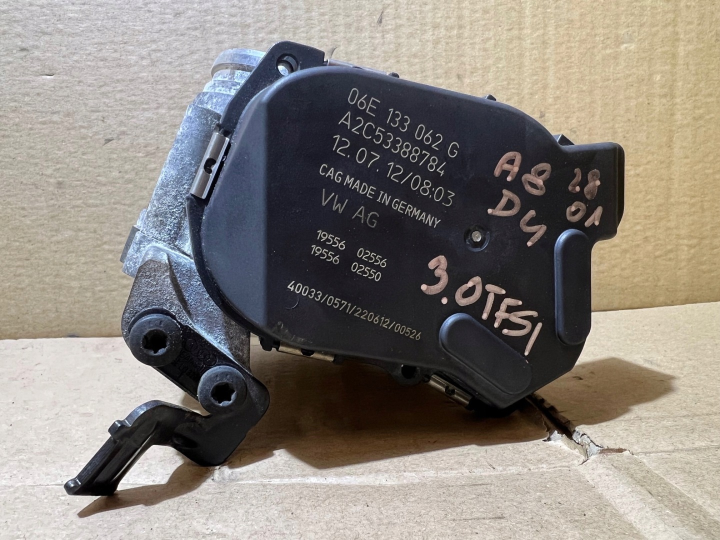 AUDI A8 D4 3.0 TFSI throttle flap air 06E133062G