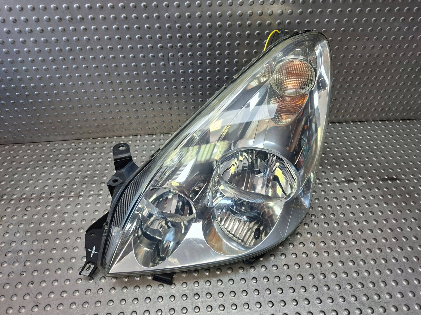 light front left TOYOTA COROLLA VERSO 04- EU