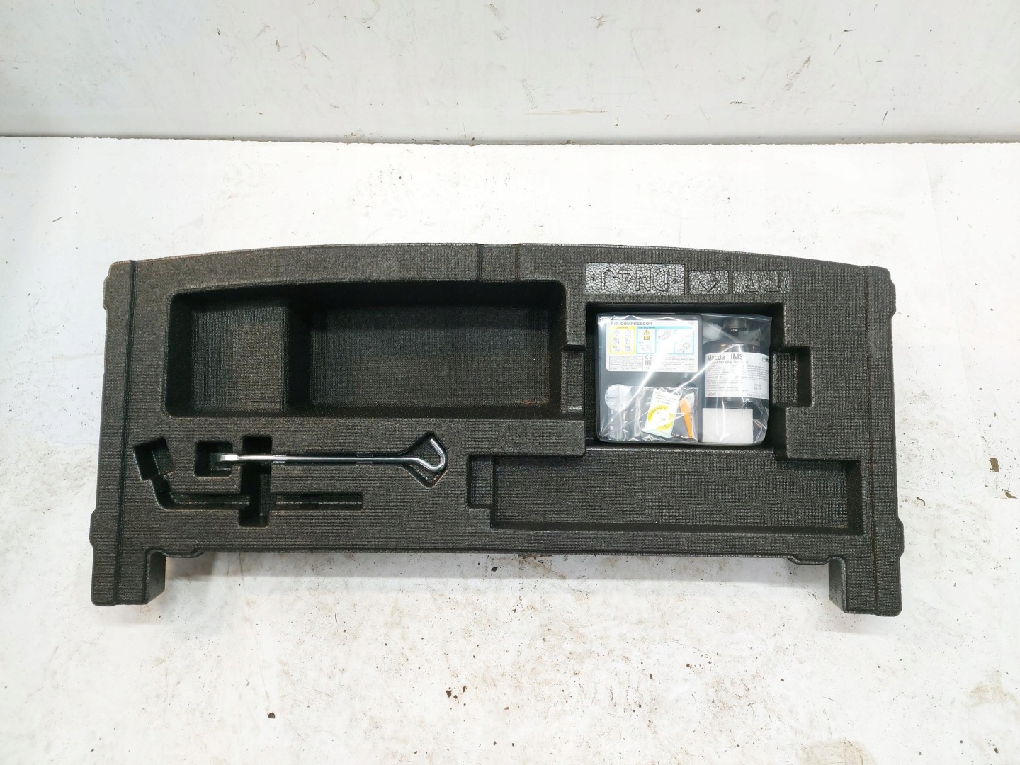 Mazda MX-30 EL wklad passenger compartment pump klej boot dn4j688m5