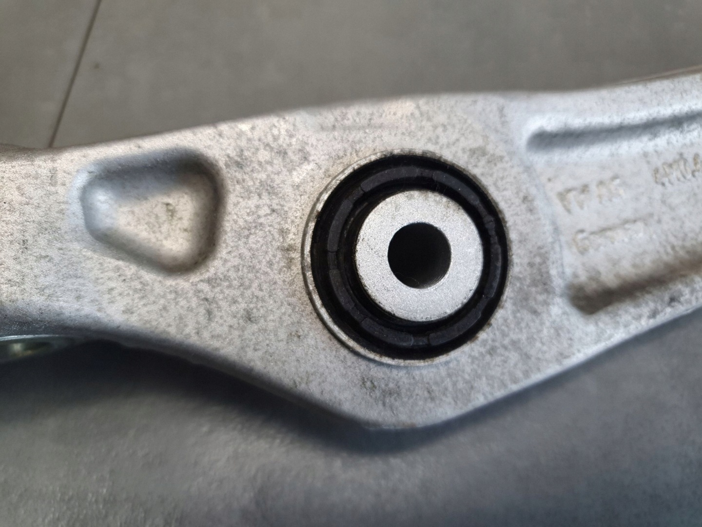 Audi Q8 Querlenker links vorne 4M0407155E