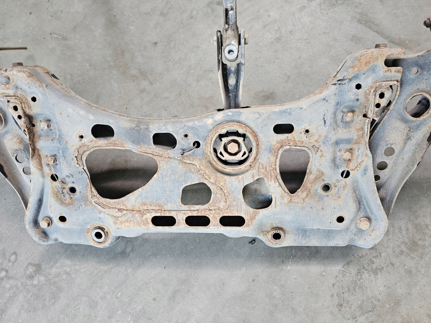 Seat Leon III subframe axle beam front
