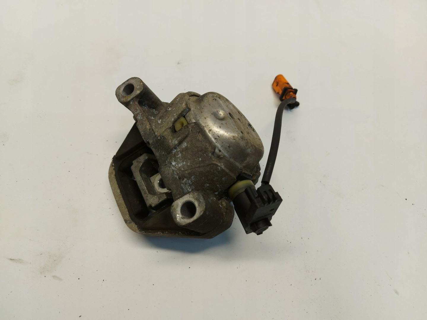 Audi A8 D4 4H 2012 holder engine mount right front 3.0 tdi damaged