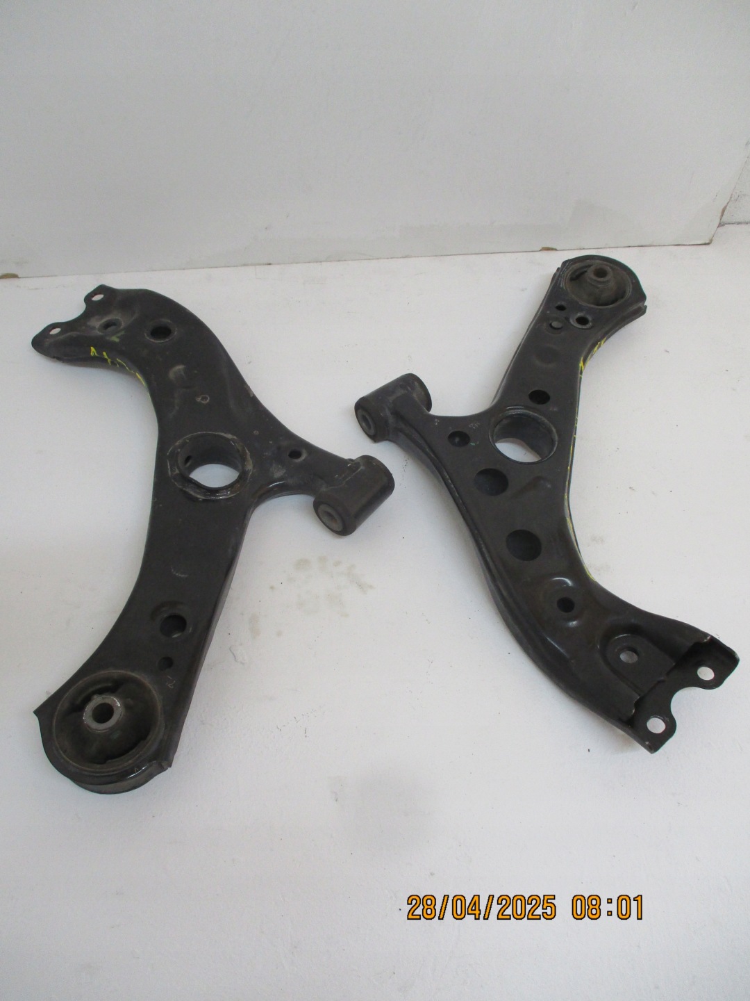querlenker TOYOTA COROLLA E21 1,8 HYB 24R rechts