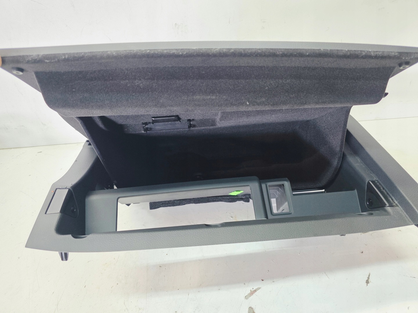 Handschuhfach des Beifahrers AUDI A4 B9 A5 8W 8W2857035 6PS UK