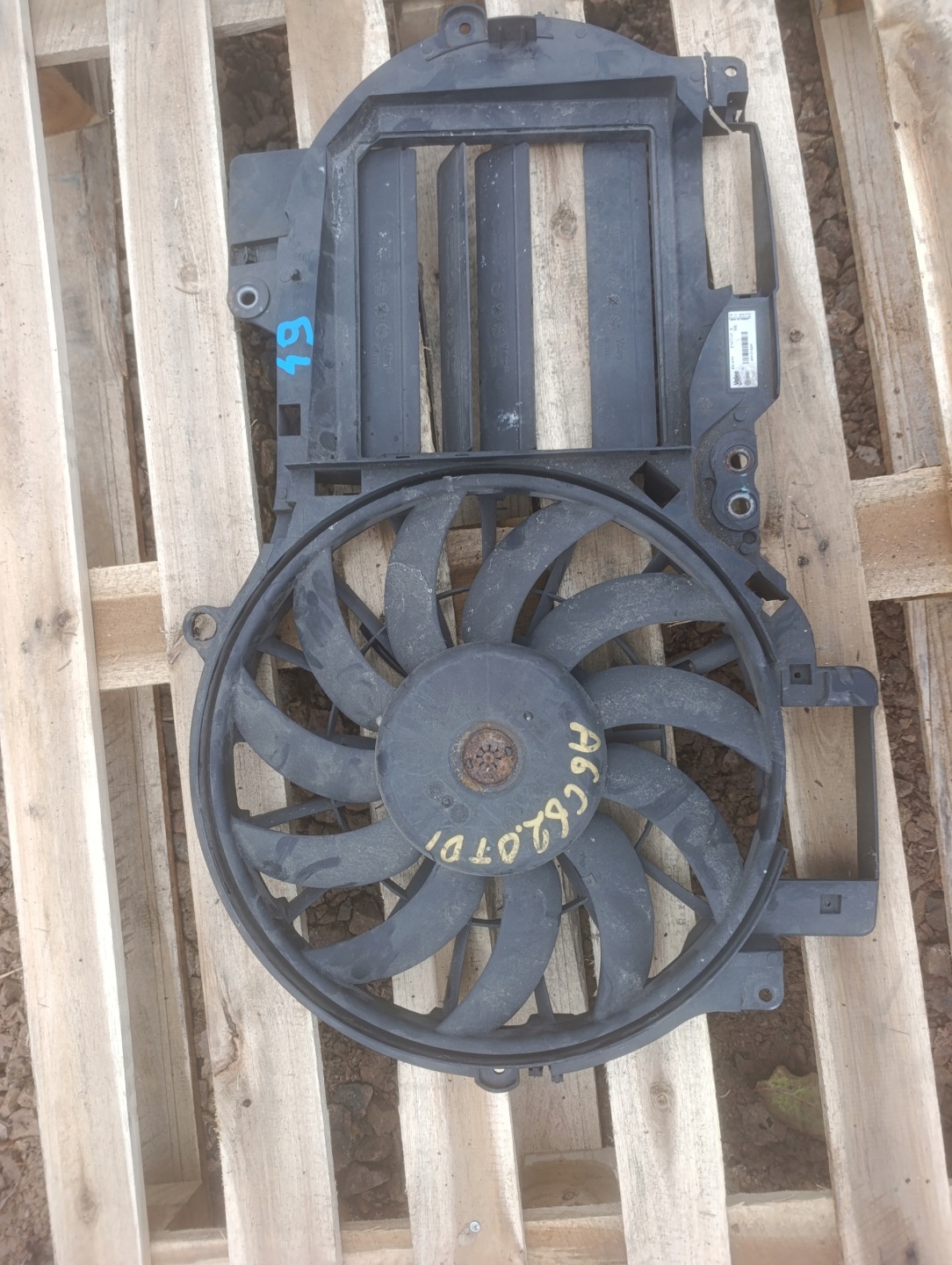 AUDI A6 C6 2.0 TDI ventilátor chladiče 4F0121003P