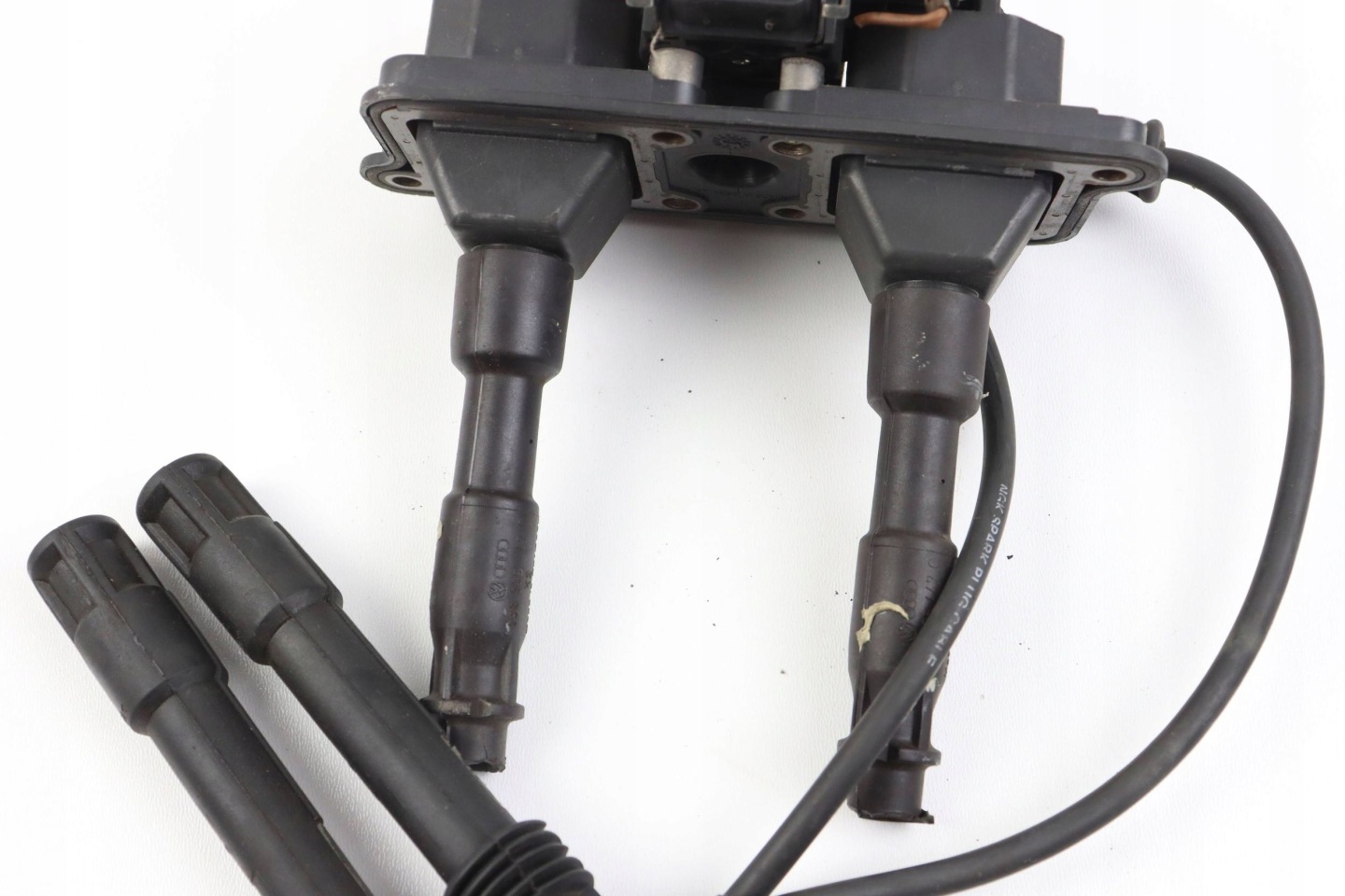 AUDI A4 B5 coil ignition BOSCH 1.8 058905105A