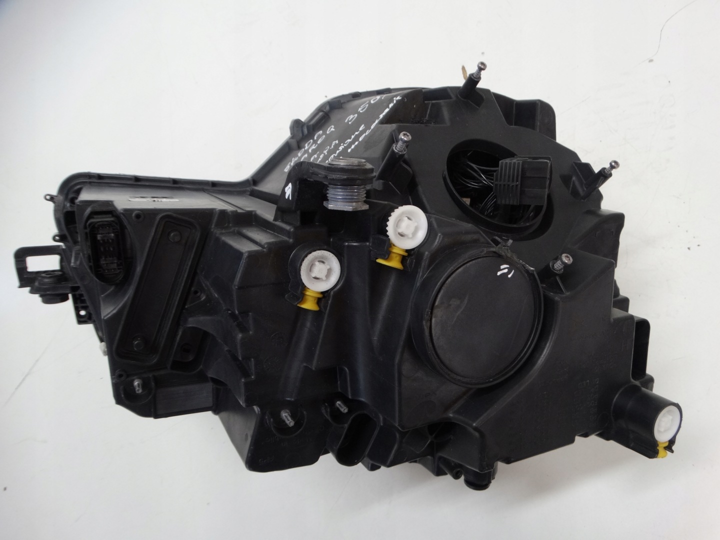 REFLEKTOR light left SKODA KAROQ 57B941015B