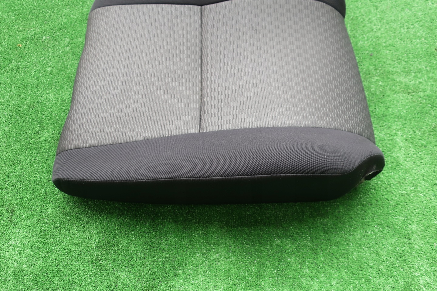 Sitz OPARCIE SUZUKI JIMNY links oder rechts 2006R
