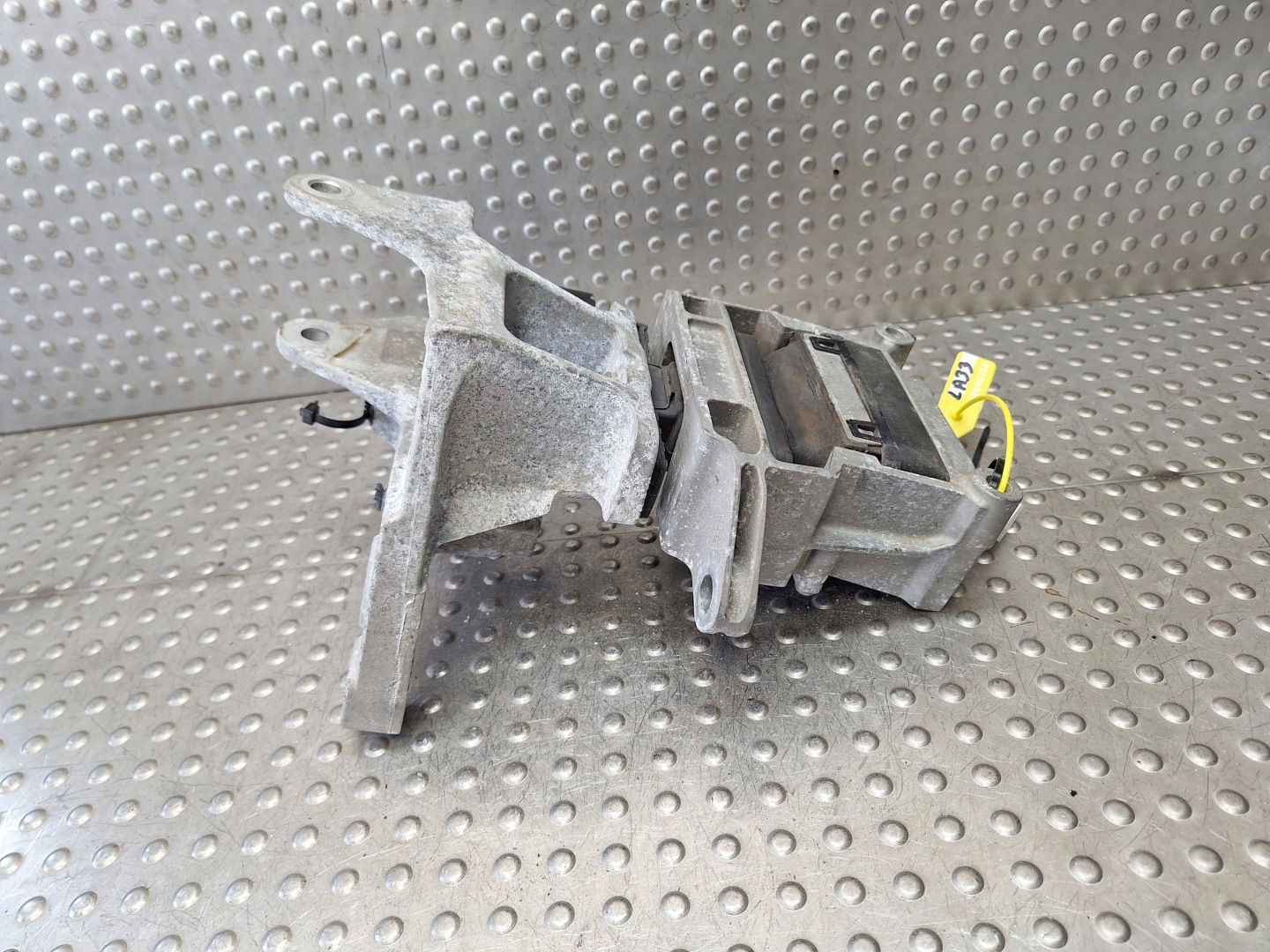 holder engine mount K8D2-6P096-AA K8D2-6F030-AA LAND ROVER EVOQUE II