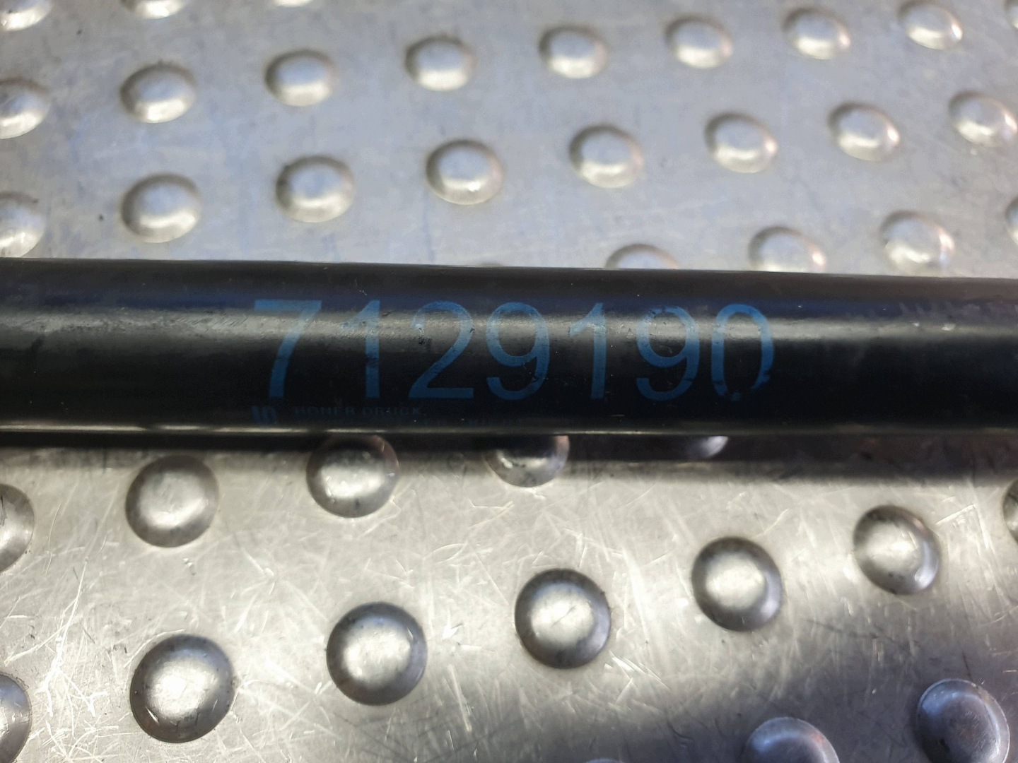 tlumič kapoty levý 7129190 BMW 3 E90 E91 E92 E93