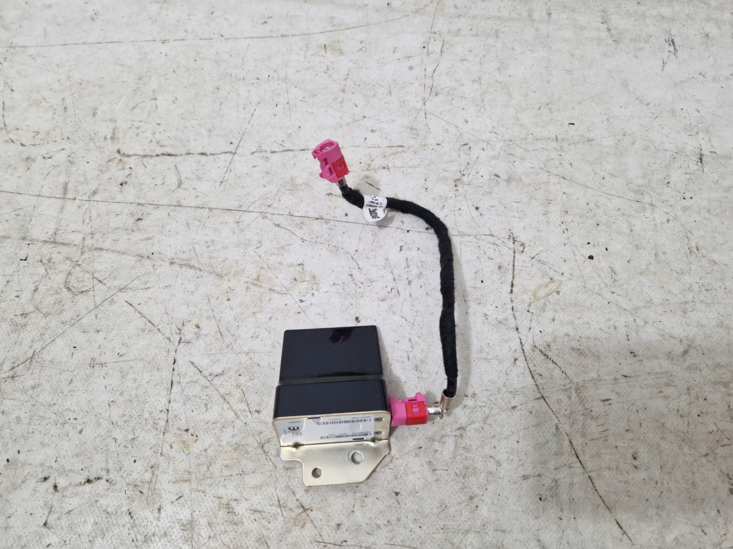 DODGE CHARGER 2019-ANTENA GPS verstärker antenne 68293977AA Original