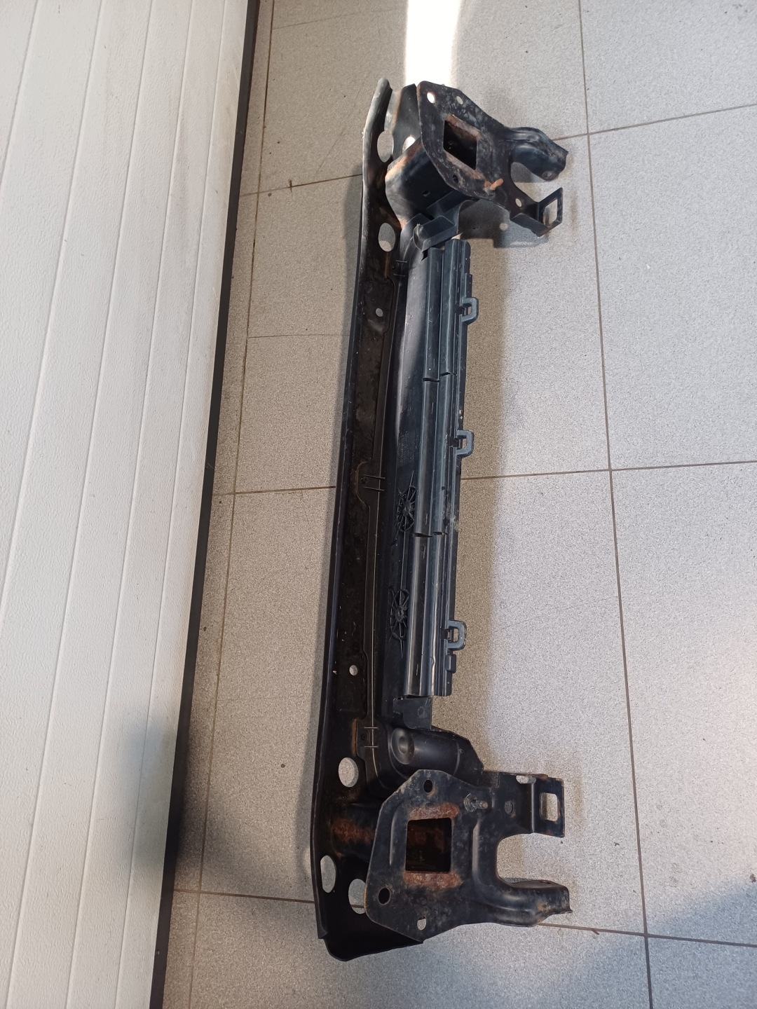 výstuha predok predná VW T5 LIFT T6 7E0807109B