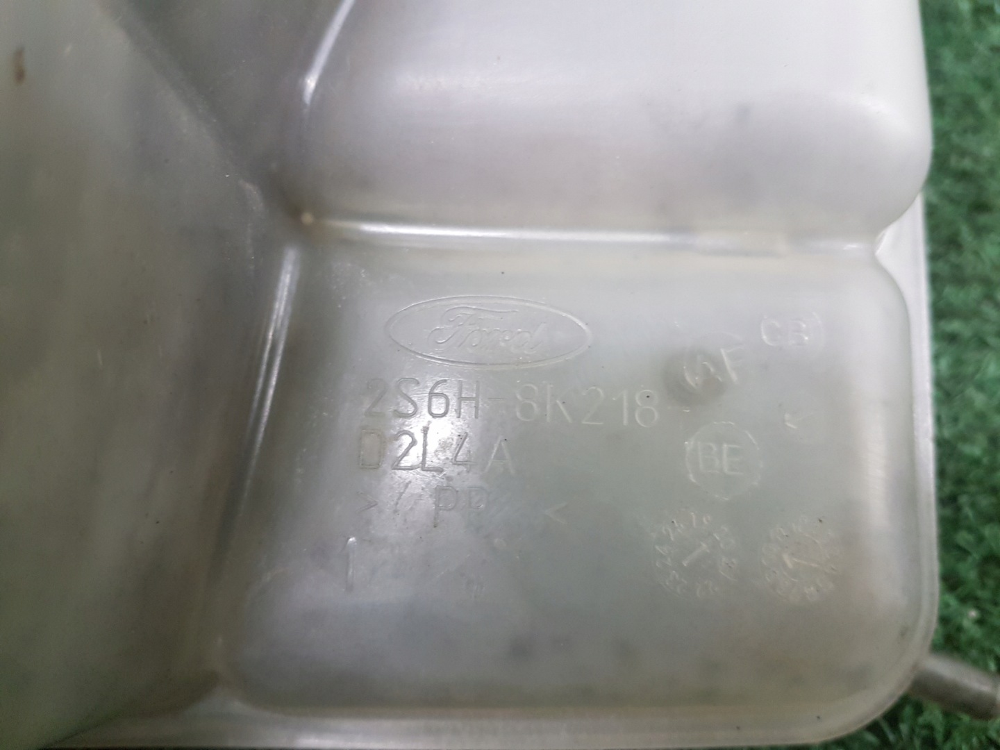 Réservoir eau FORD FUSION 2S6H-8K214-AF