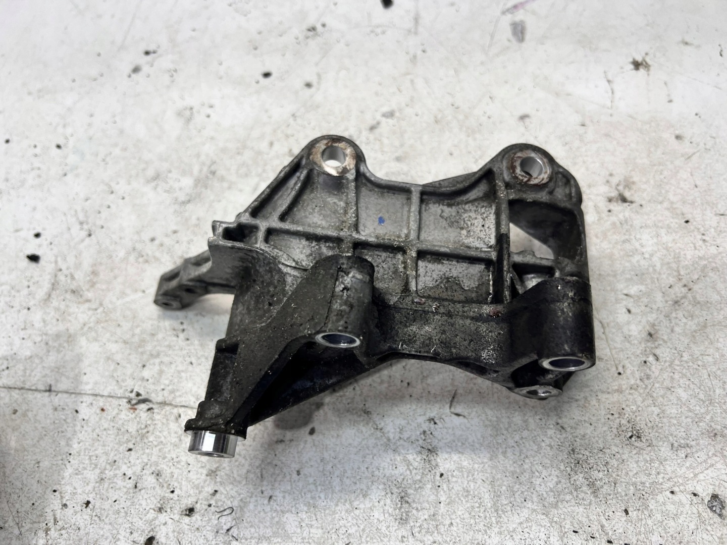supporto alternatore AUDI A6 A7 A8 3.0TDI 059903143BJ